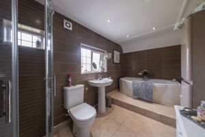 Family Bathroom/WC- click for photo gallery